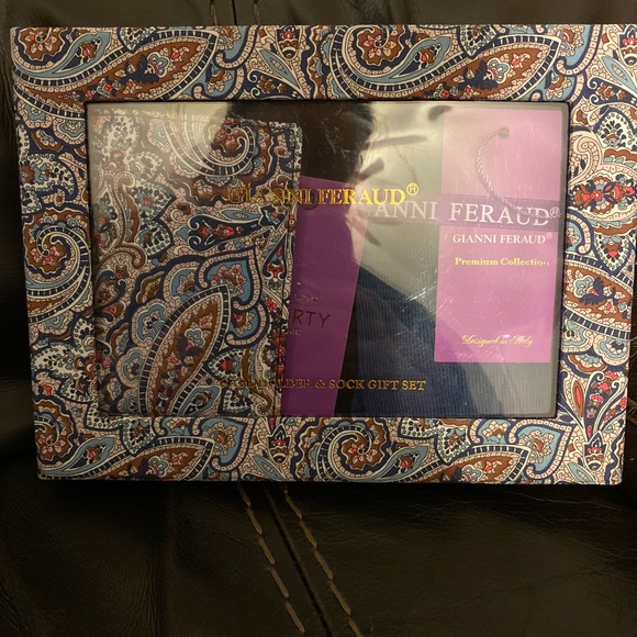Gianni Feraud Other - Gianni Feraud Sock and Card Holder Set